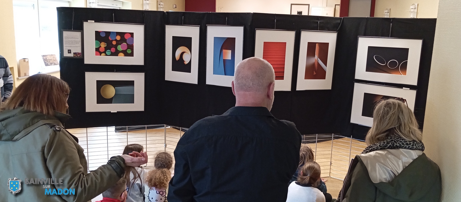 You are currently viewing Les élèves de l’Ecole Jacques Callot à l’exposition photographique (5 avril 2024)