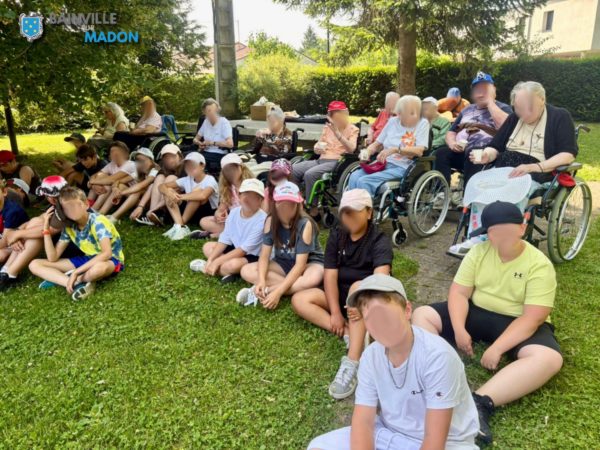Lire la suite à propos de l’article Journée de rencontre intergénérationnel pour la fin d’année scolaire… entre les élèves de CM1-CM2 et les résidents du Centre Jacques Parisot (OHS)