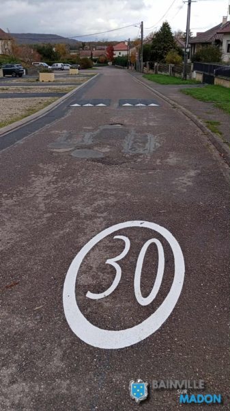 Lire la suite à propos de l’article Des coussins berlinois pour faire baisser la vitesse Rue Le Comte