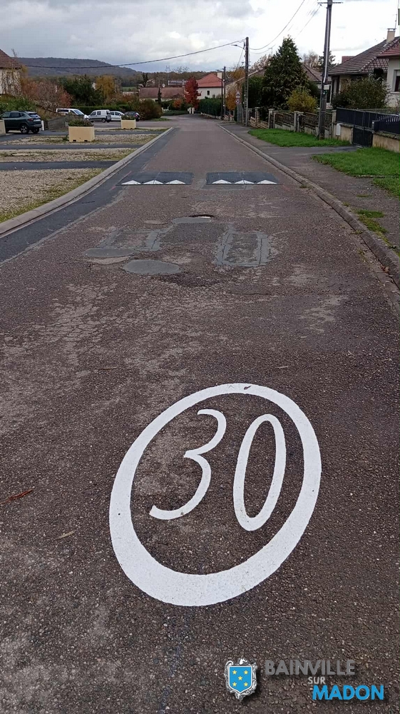 Lire la suite à propos de l’article Des coussins berlinois pour faire baisser la vitesse Rue Le Comte