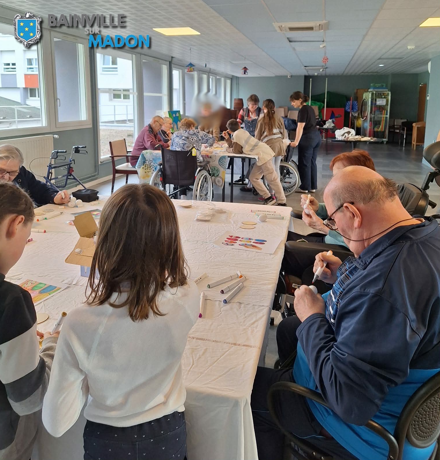 You are currently viewing Rencontre intergénérationnelle entre les résidents du Centre Parisot et les enfants du périscolaire