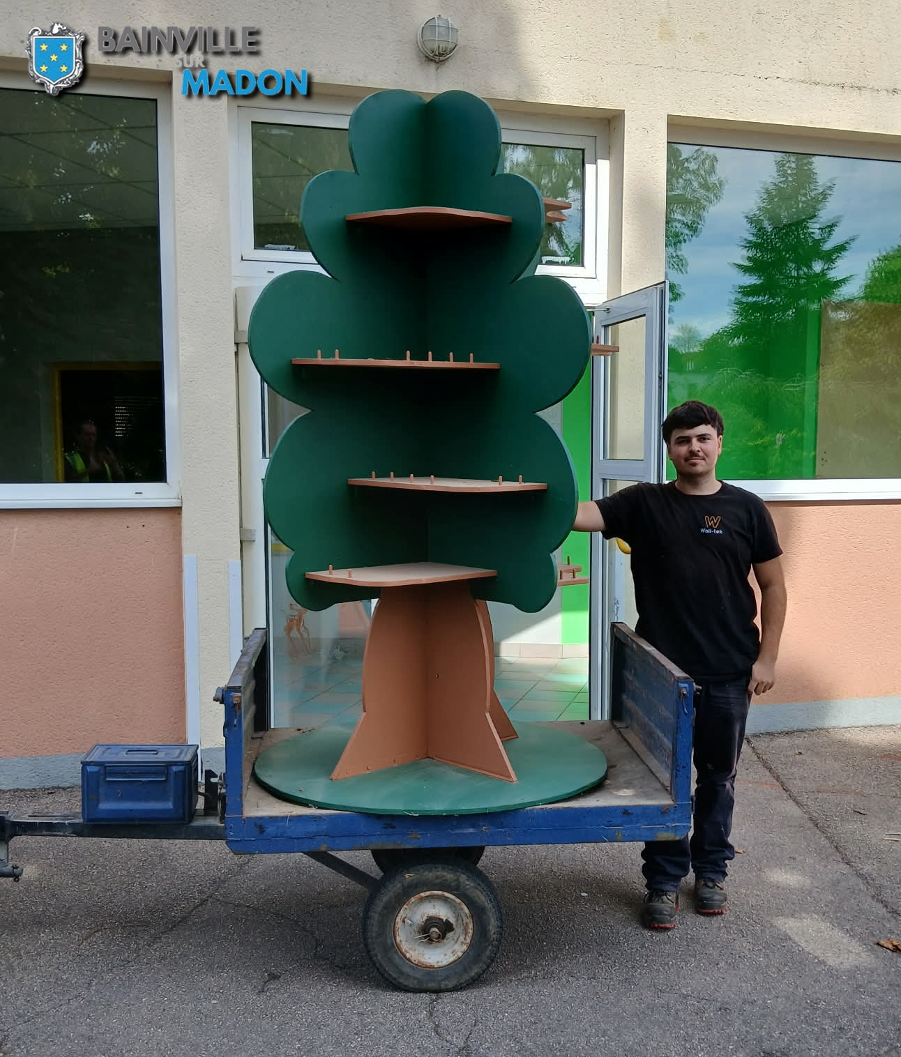 Lire la suite à propos de l’article Un arbre à livres à l&rsquo;école communale